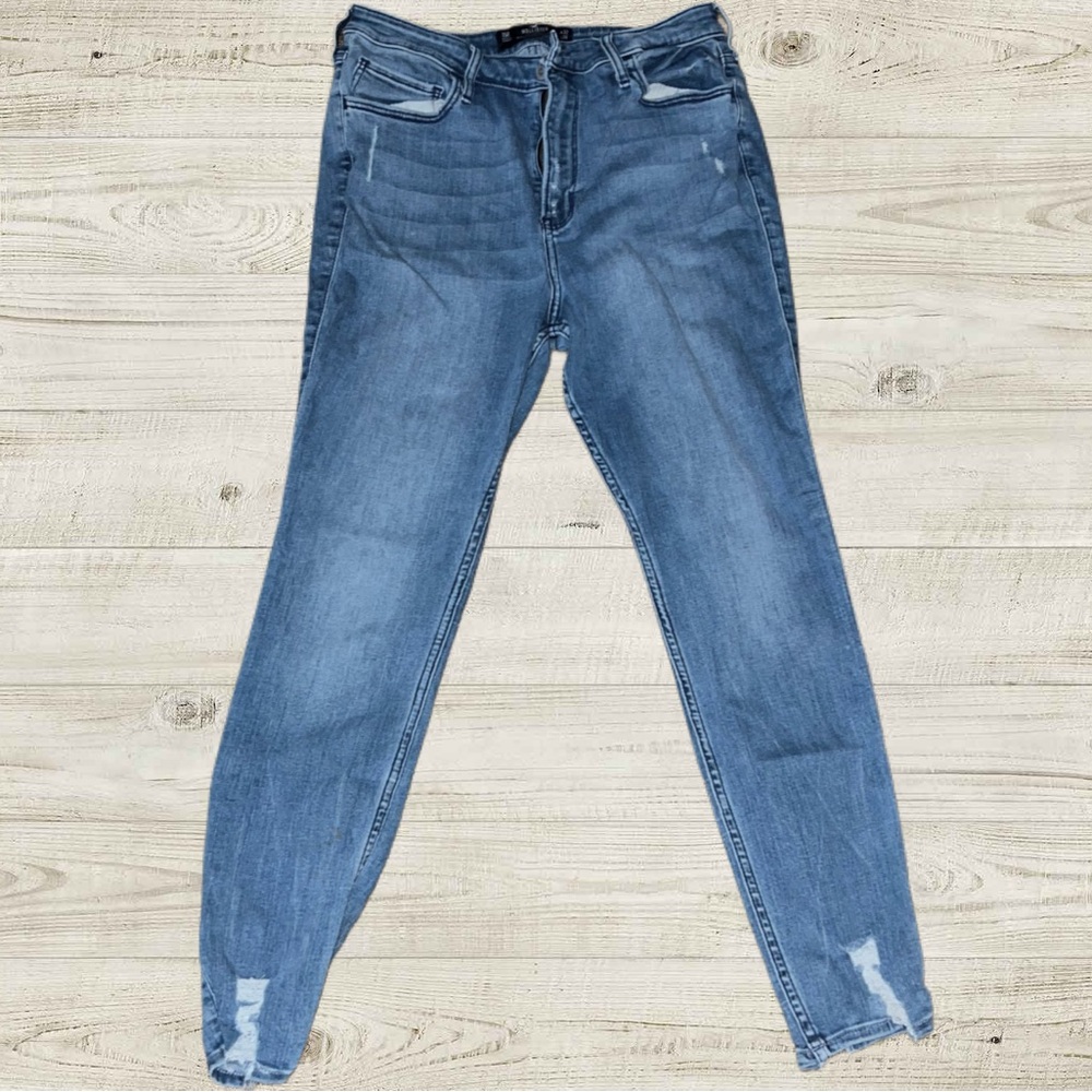 Hollister Women's Skinny Jeans in Medium Blue